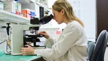 scientist-microscope-lab-1200×800