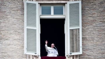 Pope-Francis-First-Angelus-1200-800