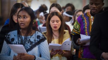 migrants-mass-b-1200-800