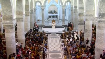 Jesus is by your side, Pope tells Christians of Qaraqosh