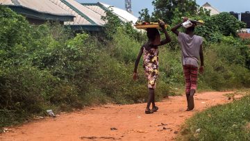 carrying-food-nigeria-1200×800