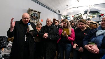 Archbishop of Southwark visits Polish volunteers gathering supplies for Ukrainian refugees