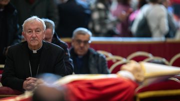 BXVI-Lying-State-VN-1140×641
