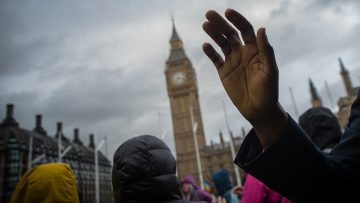 prayer-outside-parliament-2-1140×641