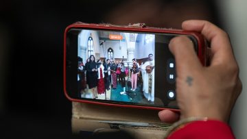 Migrants-Mass-Music-Phone-1140