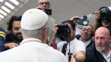 Pope-Leo-media-greet-2560×700